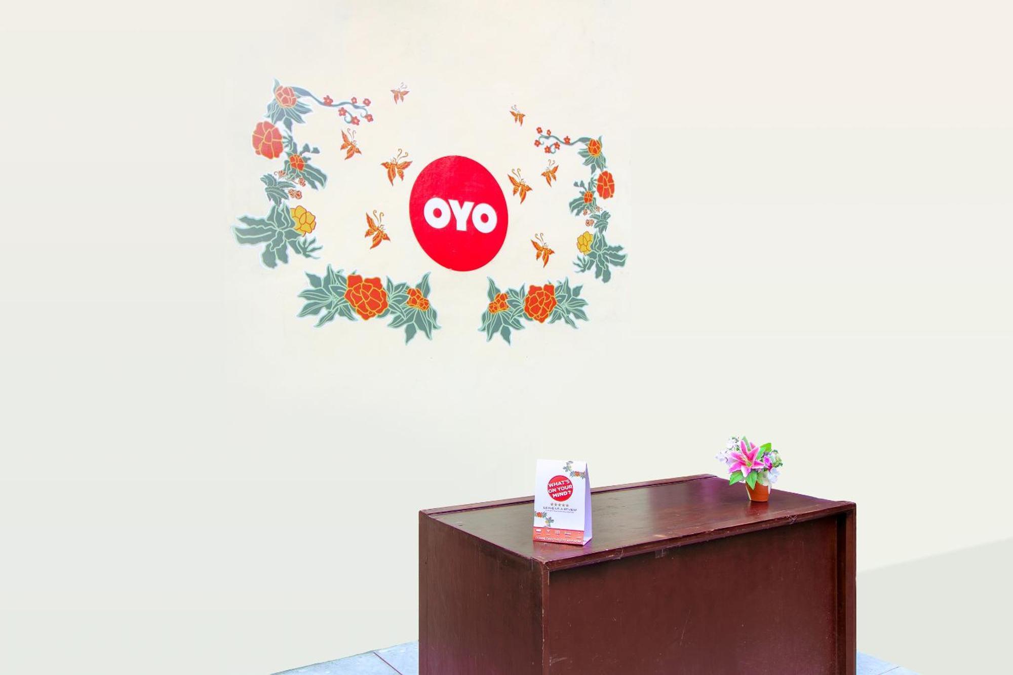 Hotel Oyo Life 1643 Grand Monica à Maguwo Extérieur photo