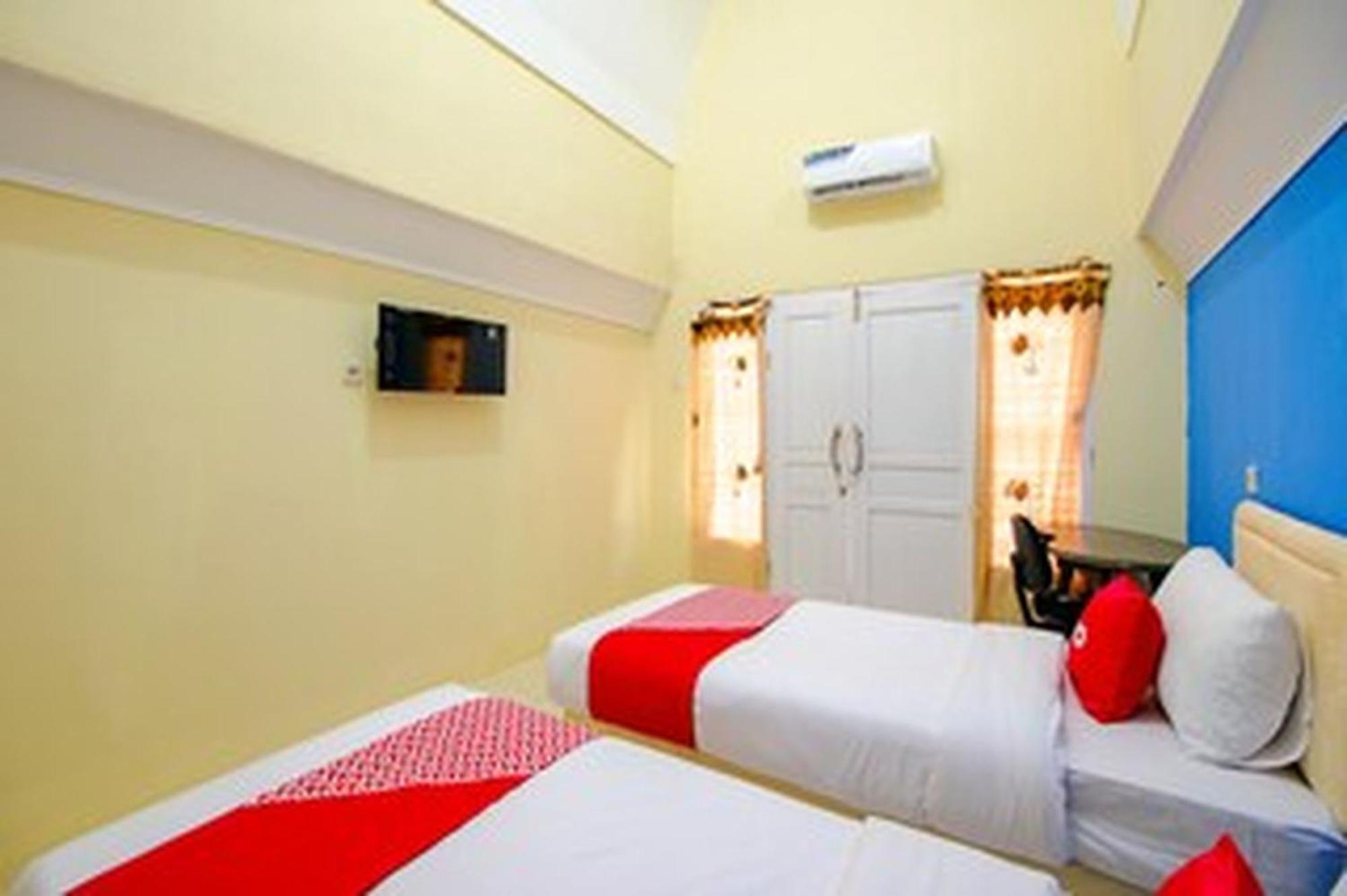 Hotel Oyo Life 1643 Grand Monica à Maguwo Extérieur photo